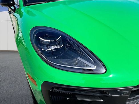 Certified 2024 Porsche Macan GTS AWD/4WD image 12