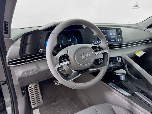 Certified 2025 Hyundai Elantra Sport FWD image 13