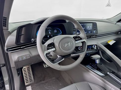 Certified 2025 Hyundai Elantra Sport FWD image 13