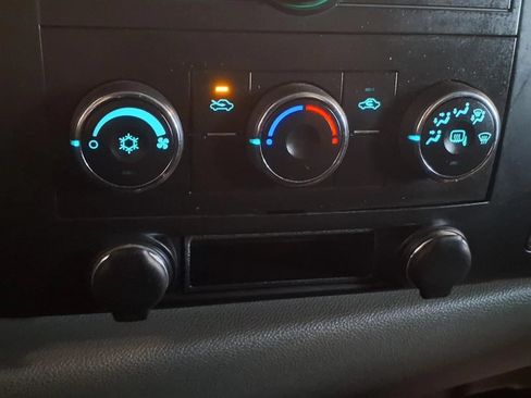 Used 2010 Chevrolet Silverado 3500 W/T AWD/4WD image 16