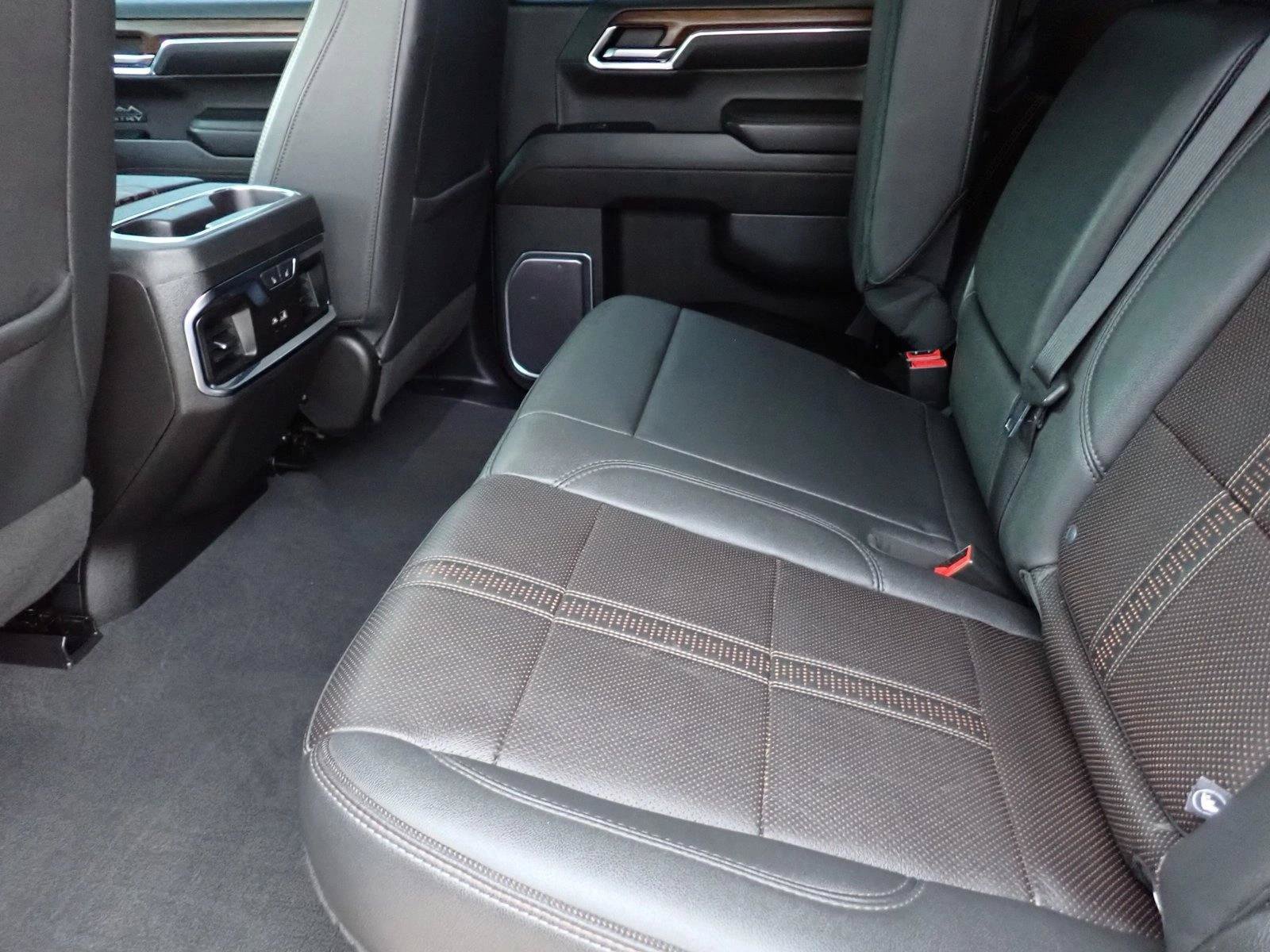 Used 2023 Chevrolet Silverado 1500 High Country w/ High Country Premium Package AWD/4WD image 7