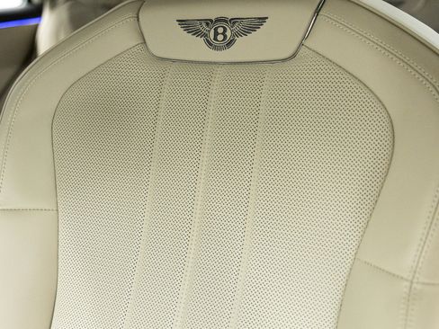 Used 2023 Bentley Flying Spur V8 image 27