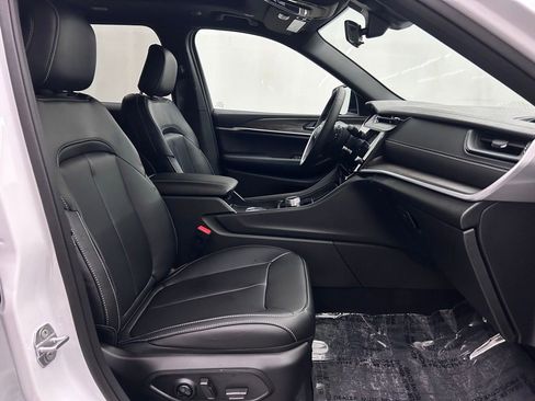 New 2026 Jeep Grand Cherokee Limited image 17