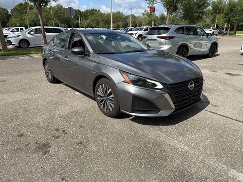 Used 2024 Nissan Altima 2.5 SV FWD image 7