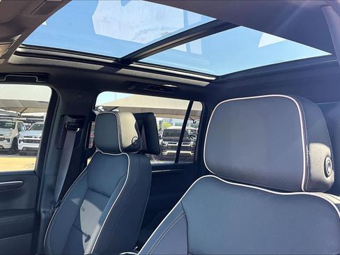 New 2026 Chevrolet Suburban Premier image 18