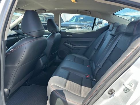 Used 2024 Nissan Altima 2.5 SR FWD image 9