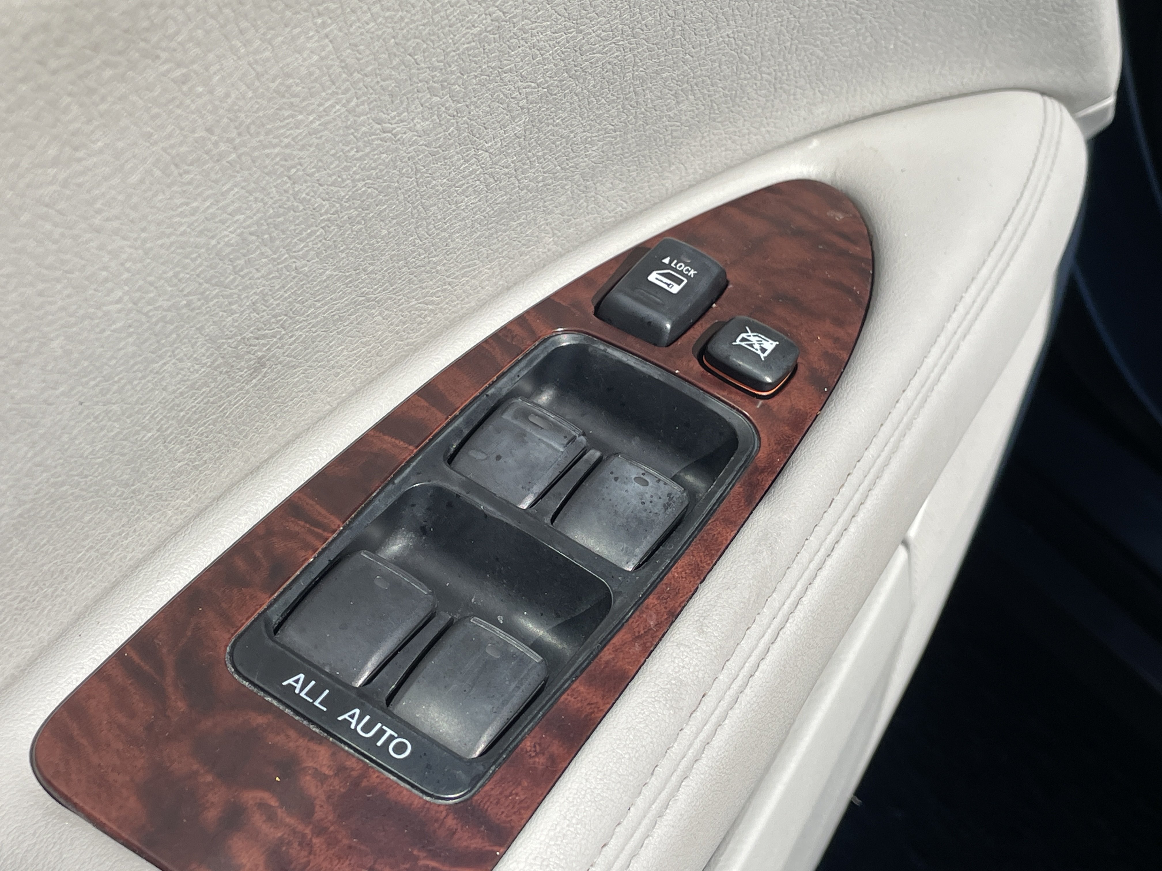 Used 2011 Toyota Avalon FWD image 14