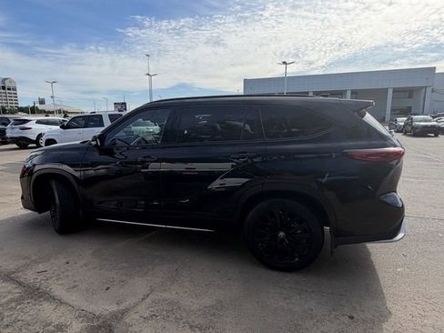 Used 2023 Toyota Highlander XSE image 8