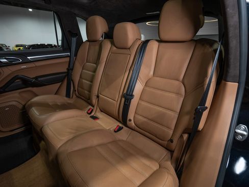 Used 2016 Porsche Cayenne Turbo S w/ Premium Package Plus image 28