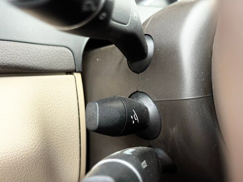 Used 2013 Mercedes-Benz C 300 4MATIC Sedan w/ Premium 1 Pkg image 31