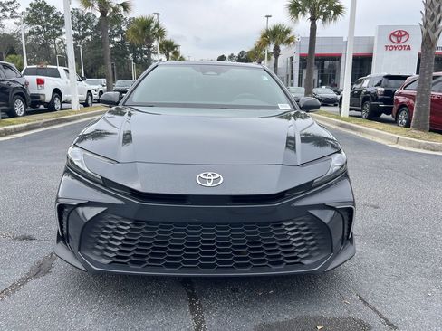 Used 2025 Toyota Camry SE w/ Convenience Package image 3