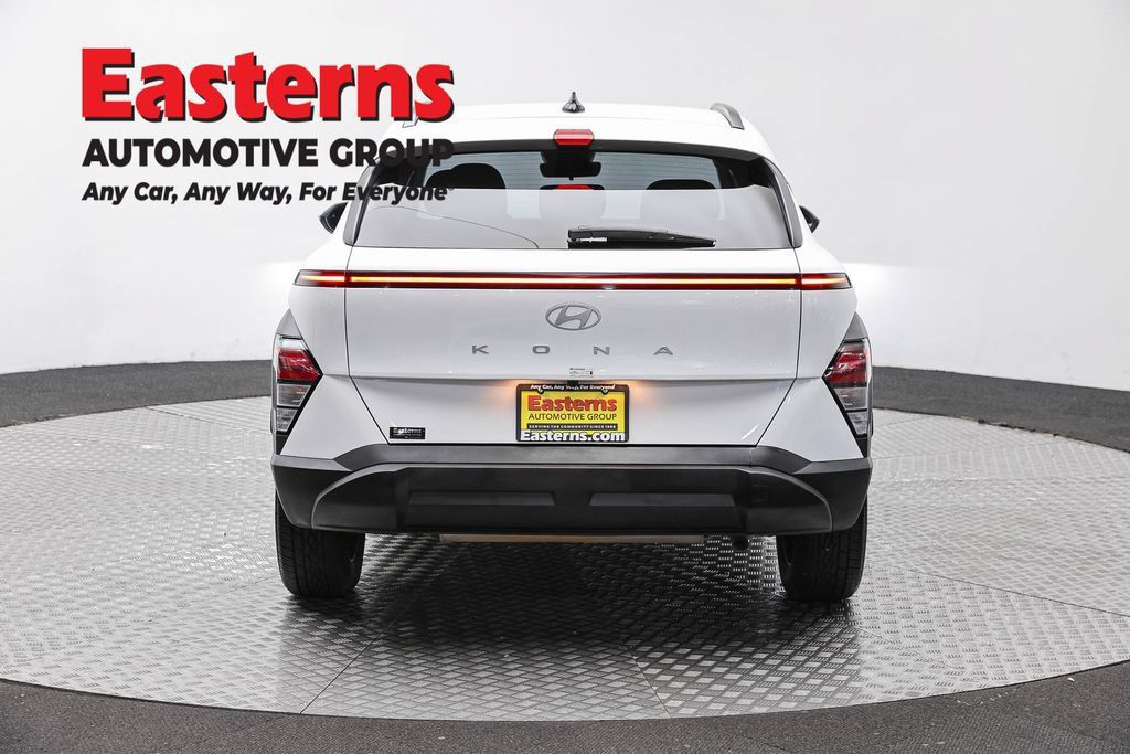 Used 2025 Hyundai Kona SEL FWD image 6