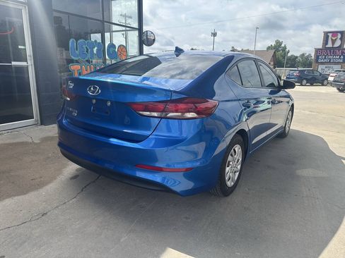 Used 2018 Hyundai Elantra SE w/ SE Connectivity Package 04 FWD image 8