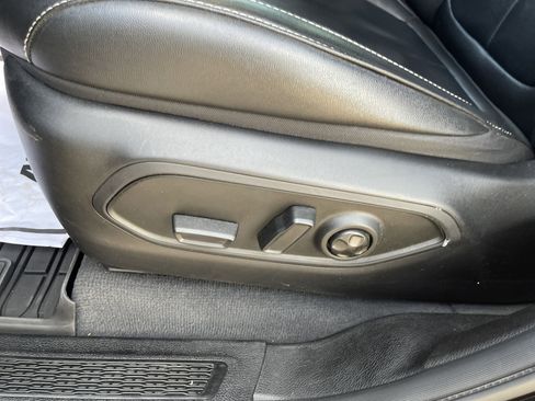 Used 2023 Jeep Grand Cherokee L Limited w/ Black Appearance Package image 38