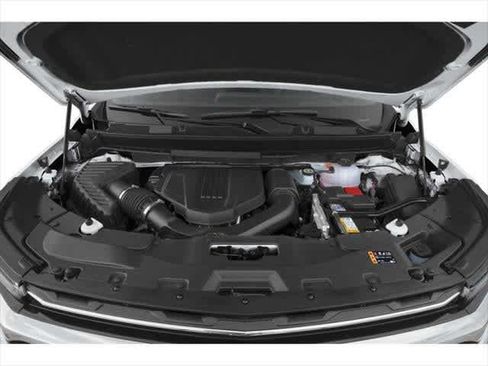 Used 2025 Chevrolet Traverse LT w/ Driver Confidence Package image 8