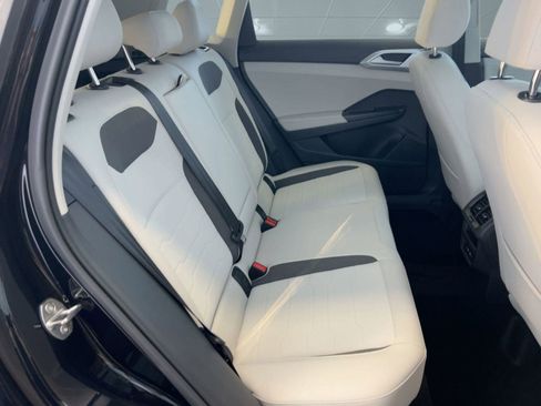 New 2026 Volkswagen Taos SE image 29