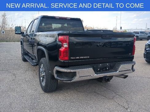 Used 2024 Chevrolet Silverado 2500 LT AWD/4WD image 4