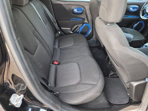 Used 2017 Jeep Renegade Latitude AWD/4WD image 19