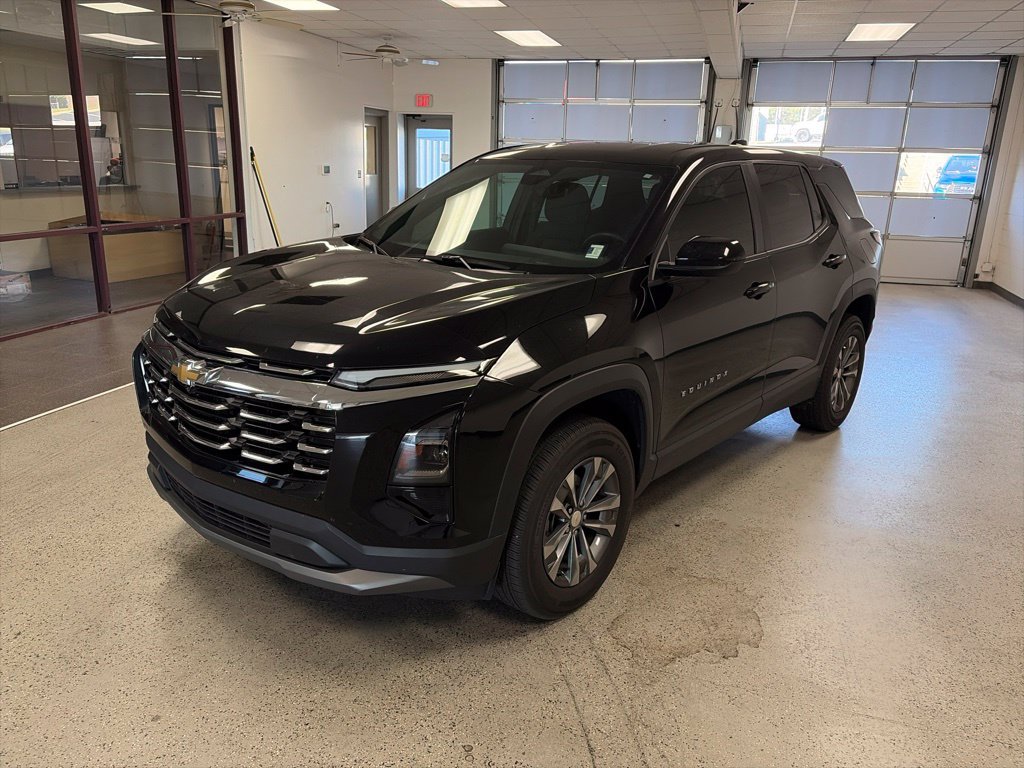 Used 2025 Chevrolet Equinox LT FWD image 4