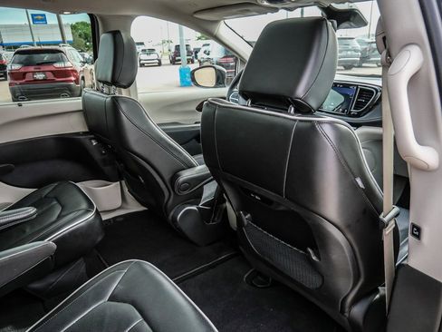 Used 2024 Chrysler Pacifica Limited FWD image 22