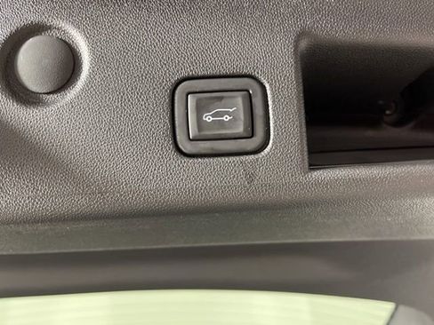 Used 2023 Chevrolet Equinox LT image 51