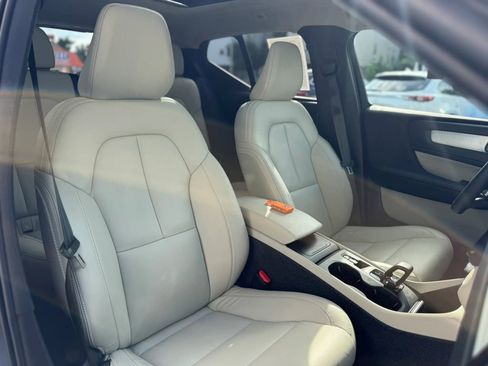 Used 2022 Volvo XC40 T5 Momentum w/ Premium Package AWD/4WD image 20