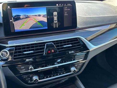 Used 2023 BMW 530e xDrive 530e iPerformance image 33