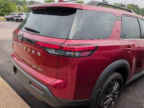 Used 2024 Nissan Pathfinder SV AWD/4WD image 11
