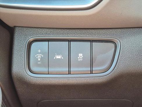 Used 2020 Hyundai Santa Fe SE FWD image 11