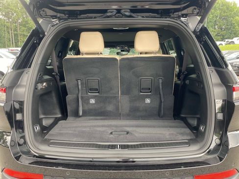 Used 2024 Jeep Grand Cherokee L Limited w/ Trailer Tow Package AWD/4WD image 7