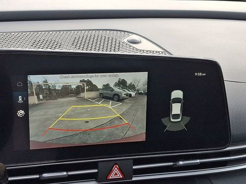 Used 2023 Hyundai Elantra Limited image 15