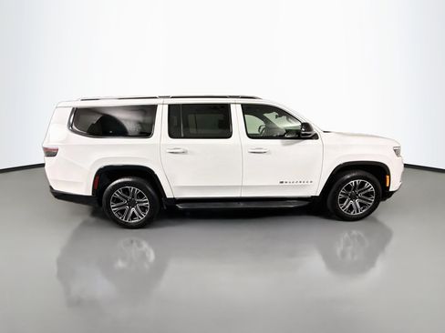 Used 2024 Jeep Wagoneer L Series II RWD image 11