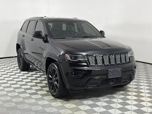 Used 2021 Jeep Grand Cherokee Laredo X AWD/4WD image 3