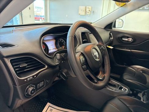 Used 2022 Jeep Cherokee Trailhawk w/ Comfort/Convenience Group image 17