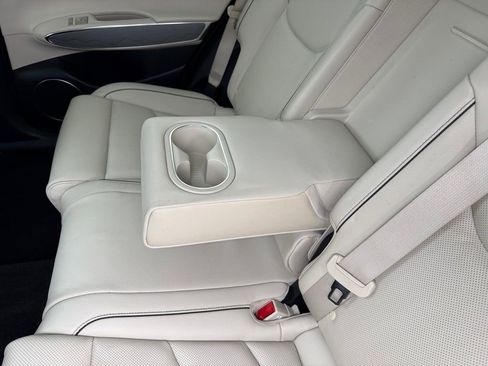 Used 2022 Genesis GV70 2.5T w/ Advanced Package image 13