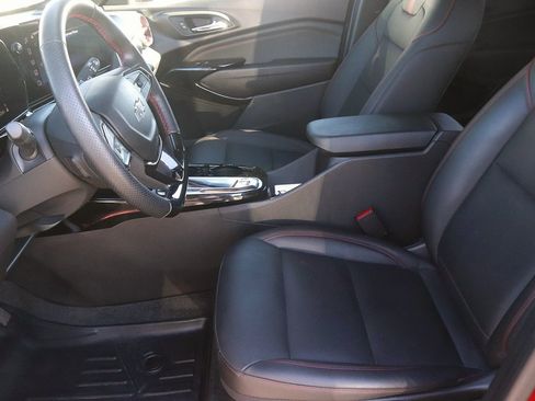 Used 2024 Chevrolet Trax RS w/ Sunroof Package image 12