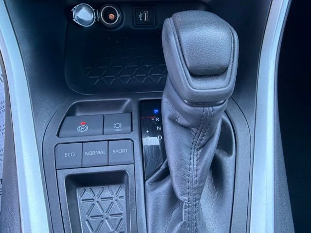 Used 2025 Toyota RAV4 XLE FWD image 14