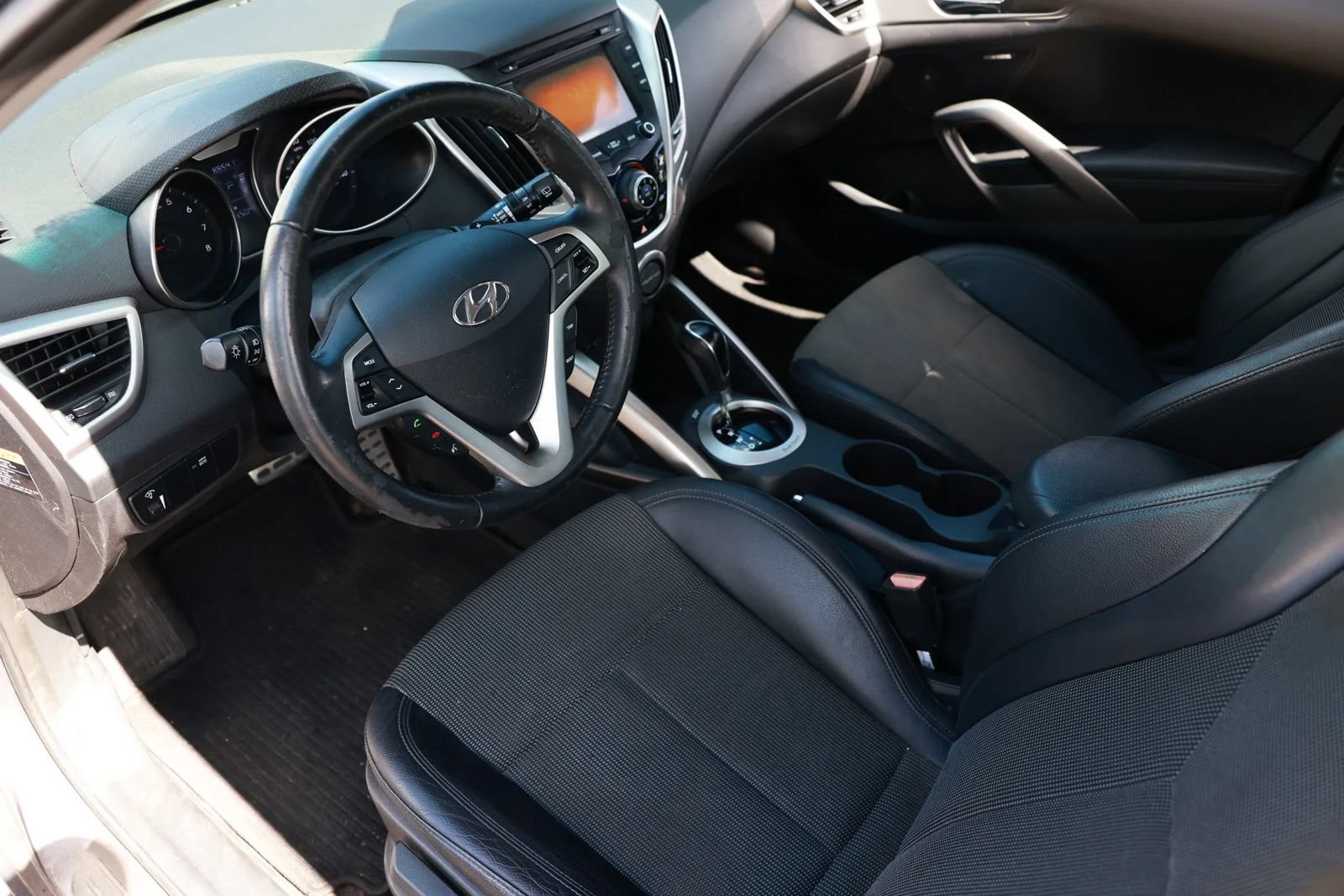 Used 2013 Hyundai Veloster w/ Style Pkg FWD image 16