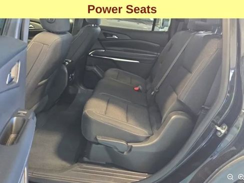 Used 2025 Chevrolet Traverse LT w/ Sun and Wheel Package image 11