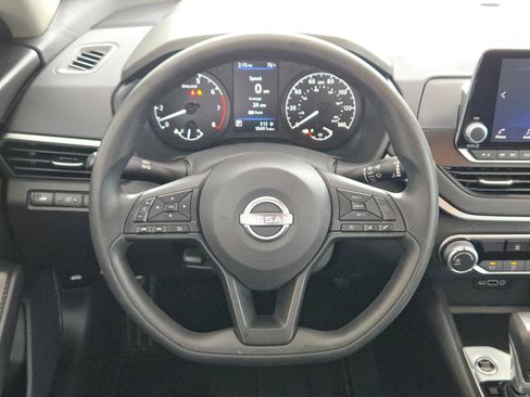 Used 2025 Nissan Altima 2.5 S FWD image 24