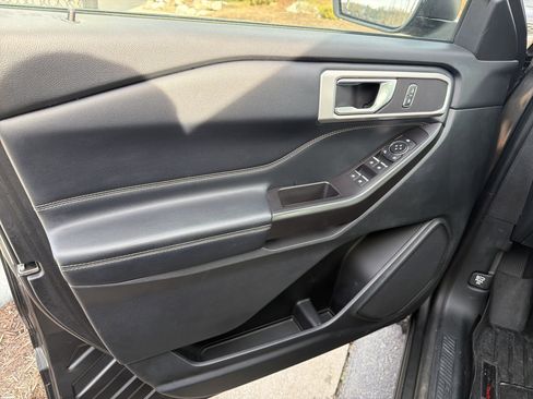 Used 2020 Ford Explorer XLT w/ Equipment Group 202A image 17