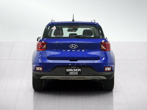 Used 2023 Hyundai Venue SEL FWD image 4