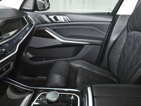 Used 2024 BMW X7 xDrive40i image 53