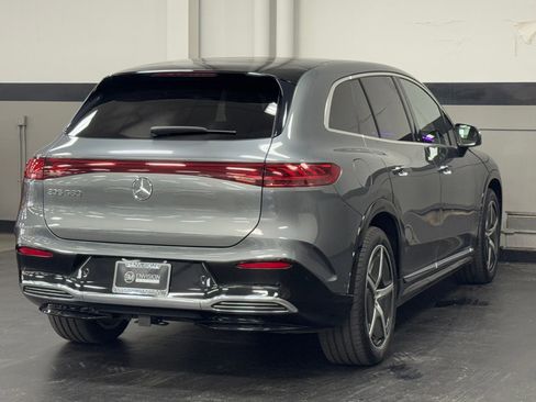 Used 2023 Mercedes-Benz EQS 580 4MATIC SUV image 12