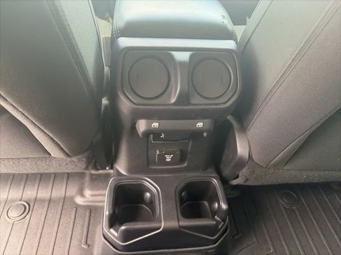 Used 2019 Jeep Wrangler Unlimited Sahara image 13