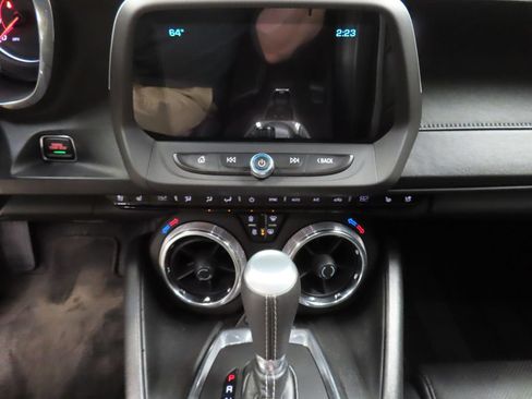 Used 2018 Chevrolet Camaro LT RWD image 15