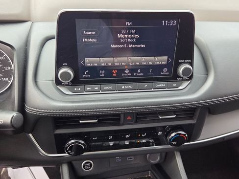 Used 2023 Nissan Rogue S image 17