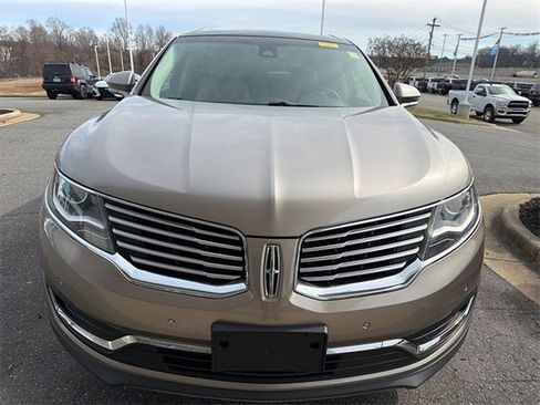 Used 2018 Lincoln MKX Reserve w/ Driver Assistance Package image 2