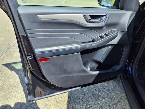 Used 2022 Ford Escape SE w/ SE Sport Appearance Package FWD image 18