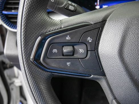 Used 2025 Chevrolet Trax LT FWD image 20